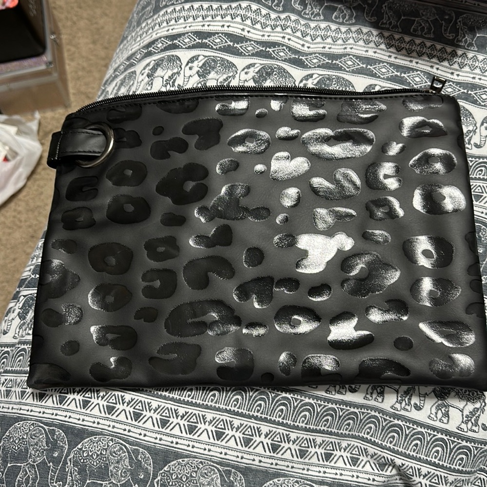 Cute clutch